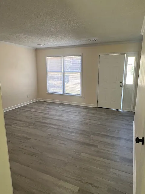Building Photo - 323 E Blackstock Rd #11