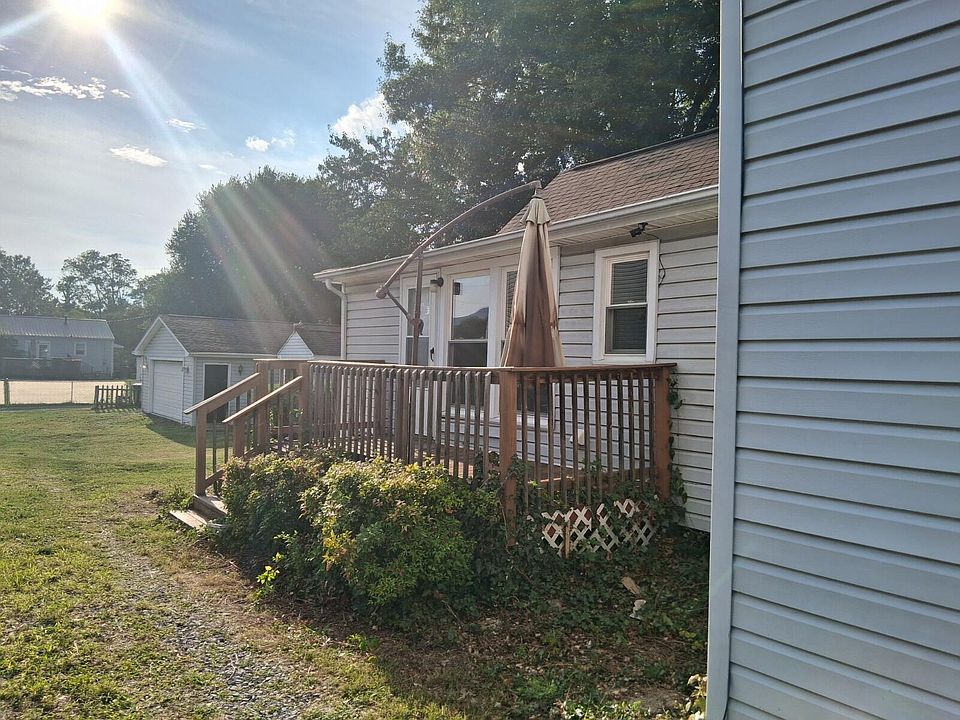 2nd image of 415 Chestnut St