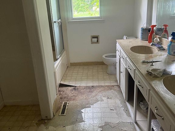 5th image of 80 W Grove Dr