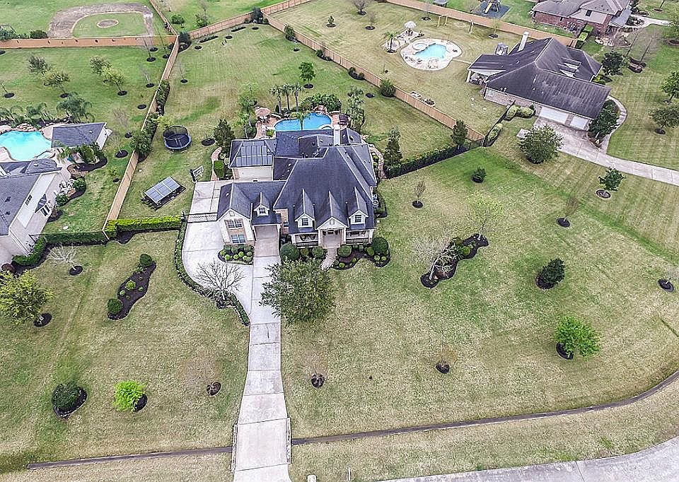 1st image of 3898 Summer Manor Dr