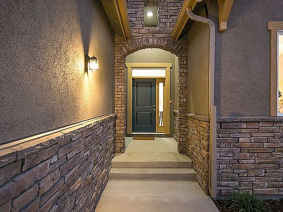 3rd image of 859 Shirttail Peak Dr
