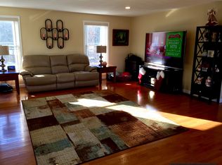 11 Shore Dr, Salem, NH 03079