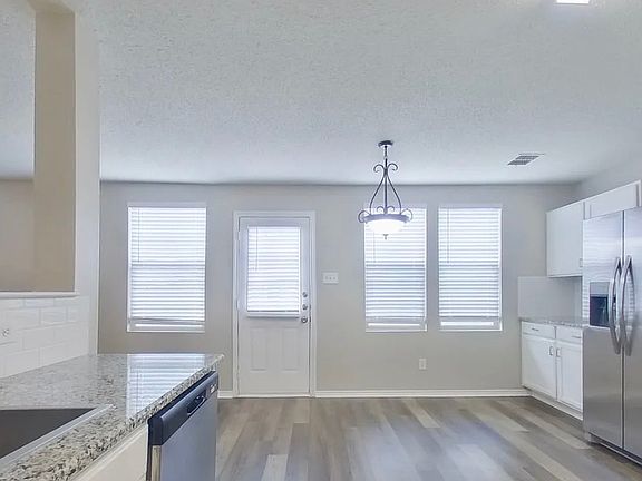 4th image of 2028 W Grove Ln