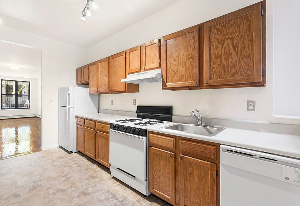 2nd image of 511 W 150th St APT 1