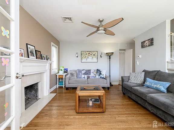 3rd image of 49 Colonial Dr