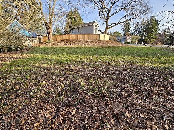 2nd image of 539 SE Alder Ct