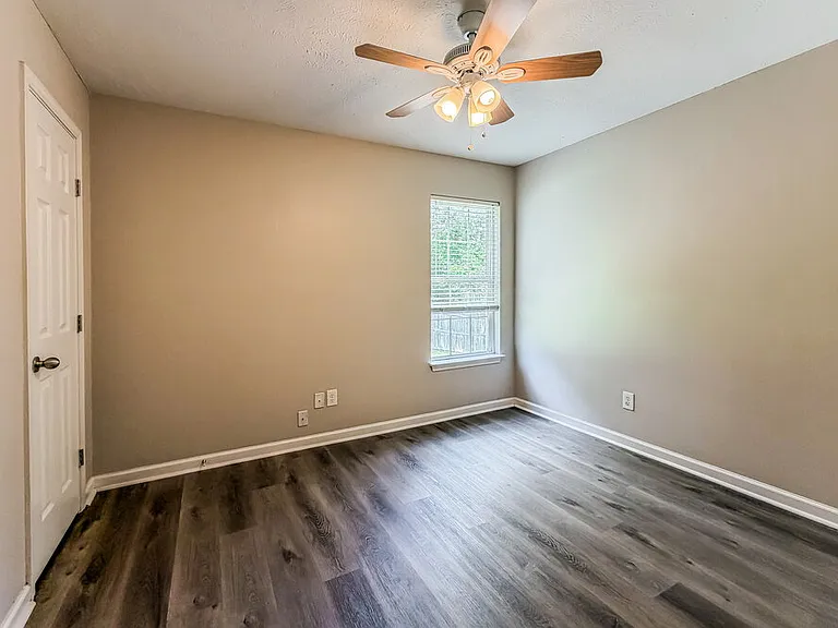1202 Elisha Ct — Photo 13