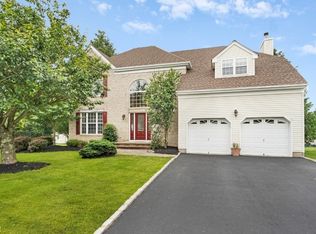5 Robin Ct, Raritan, NJ 08869