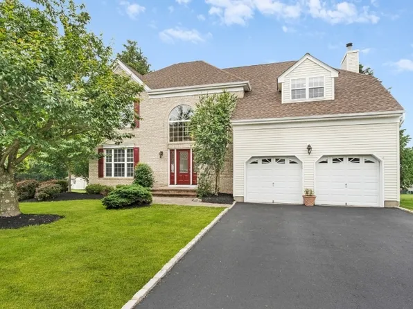 5 Robin Ct, Raritan Boro, NJ 08869