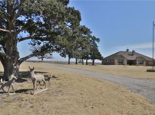 811 E Lawhorn Ln, Sunset, TX 76270