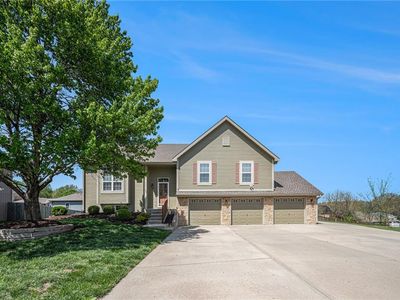 805 Hithergreen Ct, Lansing, KS, 66043