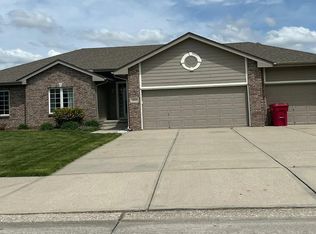 1010 Lake Vista Dr, Papillion, NE 68046