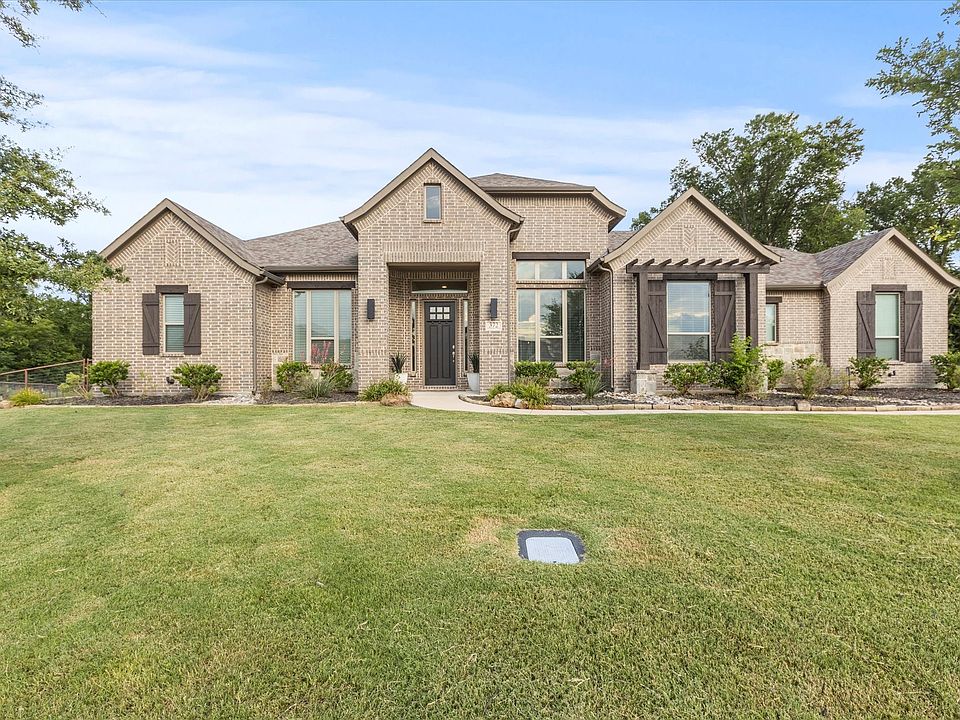 1st image of 372 Stockton Dr