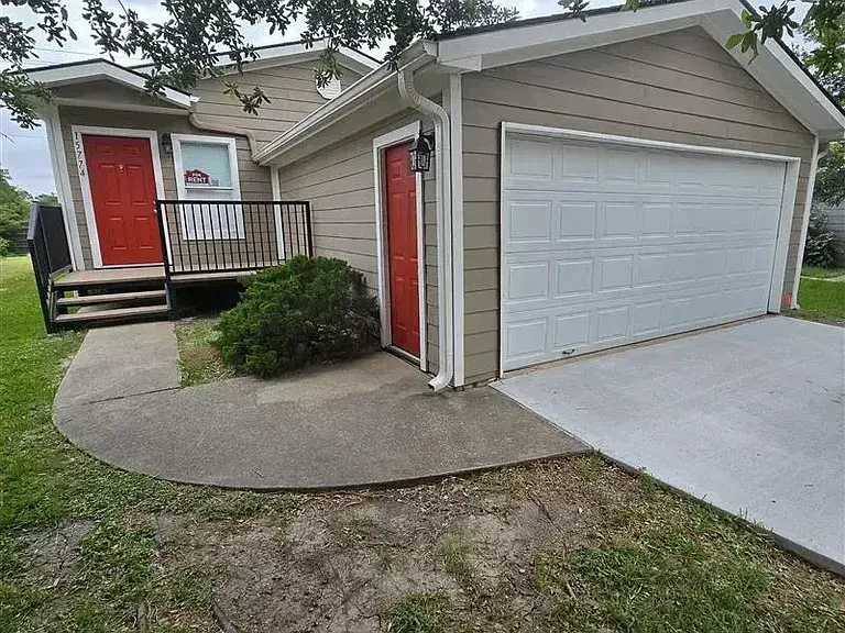 15774 Clarke Springs Dr #15774C — Photo 2