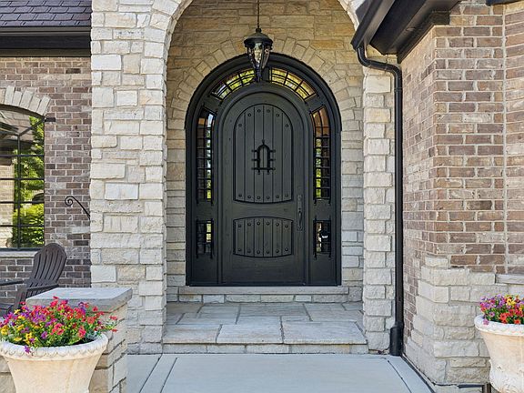 4th image of 12526 Surrey Ct