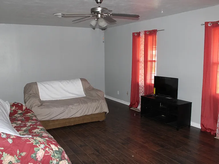105 Moore Ave — Photo 2