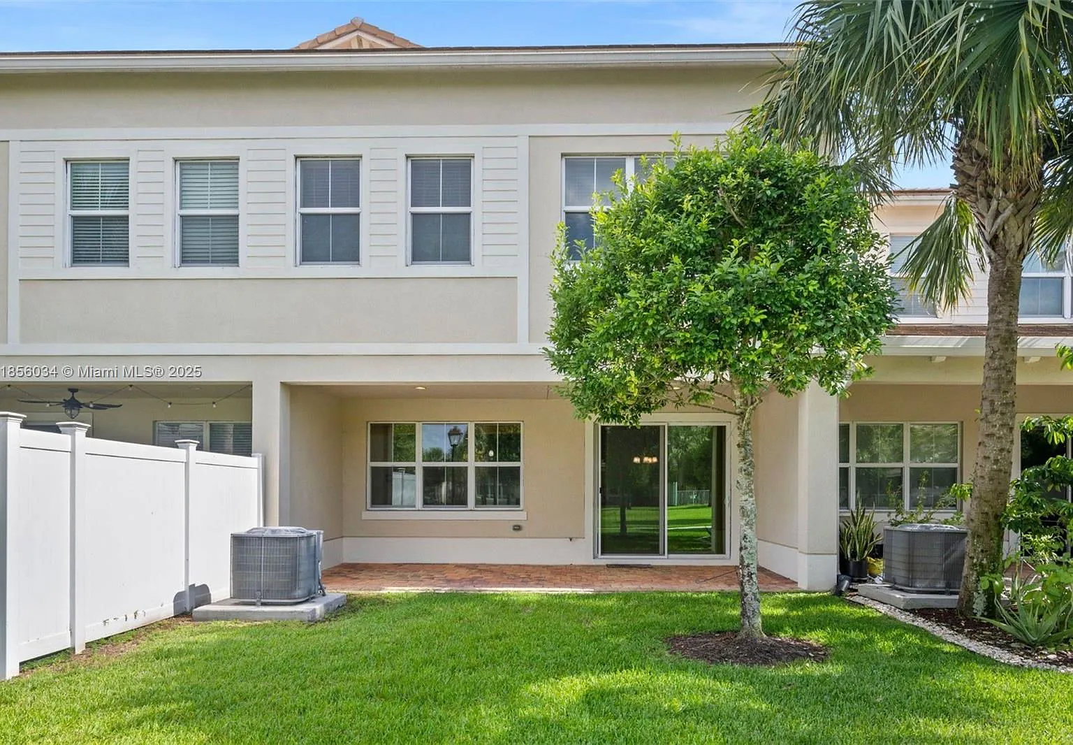 3 bed, 2.5 bath, $3,550 — Photo 2