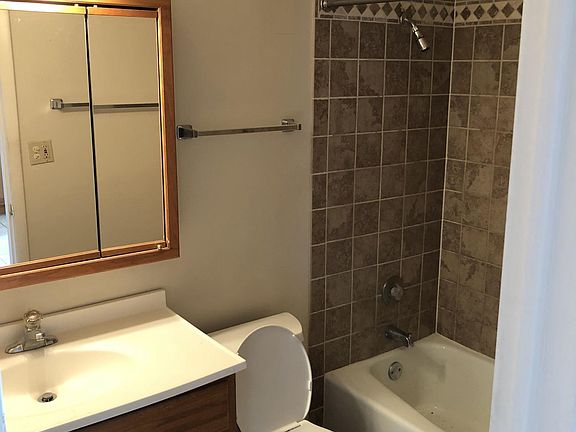 4th image of 1471 Ashland Ave APT 1