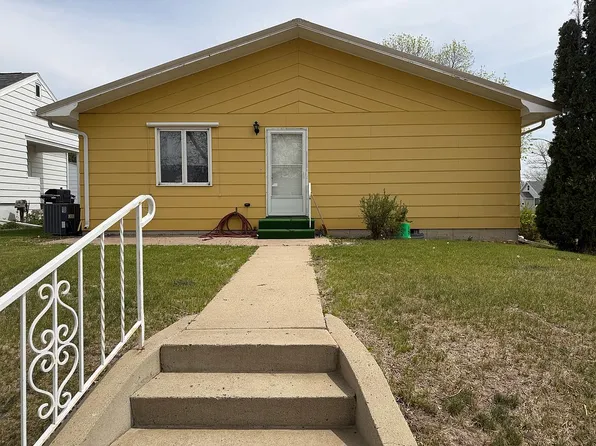 403 8th St E, Williston, ND 58801