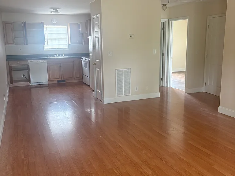 106 Marney Ct — Photo 2