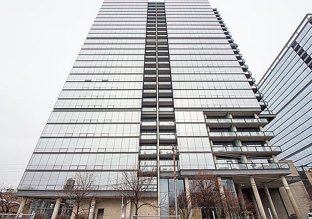 1st image of 860 W Blackhawk St #304