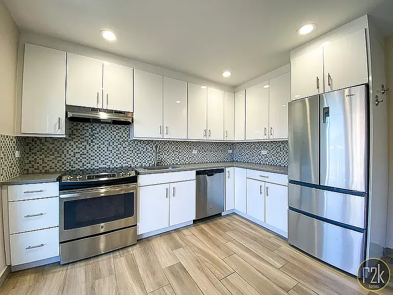21-03 31st Ave #3D — Photo 1