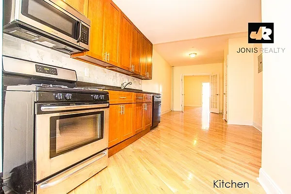 Rented by Jonis Realty | media 6