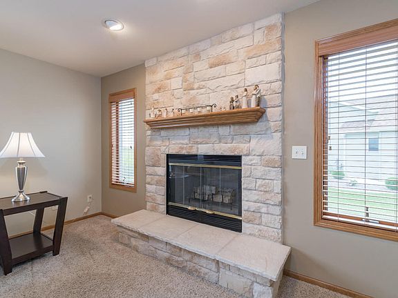 3rd image of 450 Emerald Hills Dr