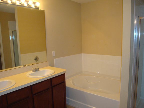 4th image of 2712 Walden Woods Dr