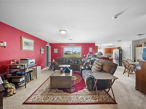 3rd image of 724 Evening Shade LN