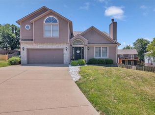 222 NE Paseo Pl, Blue Springs, MO 64014