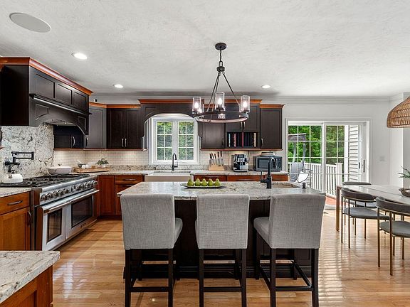 3rd image of 23 Chisholm Farm Drive
