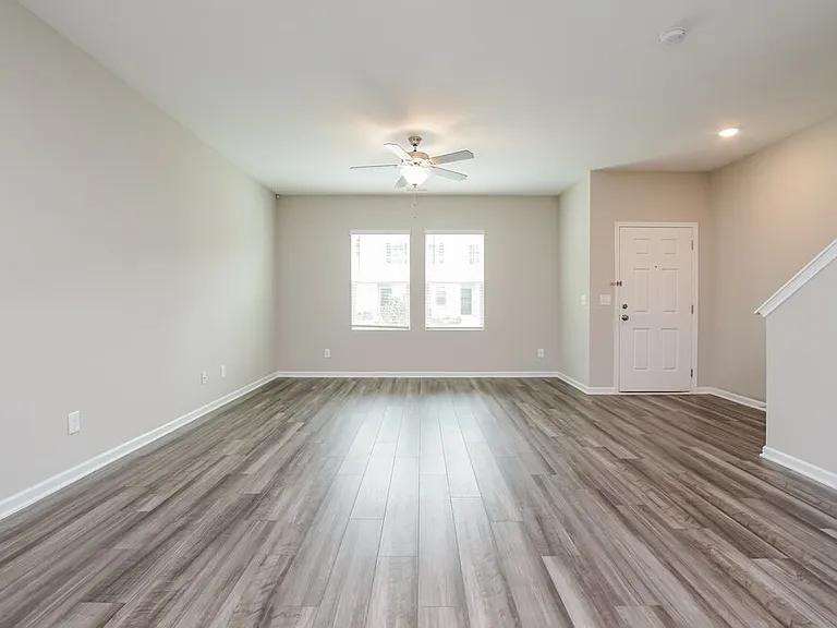 542 Landing View Dr — Photo 4