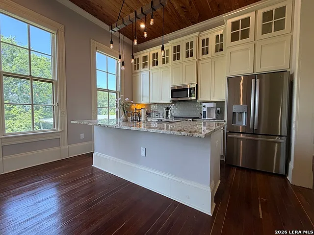 1133 E Crockett St — Photo 12