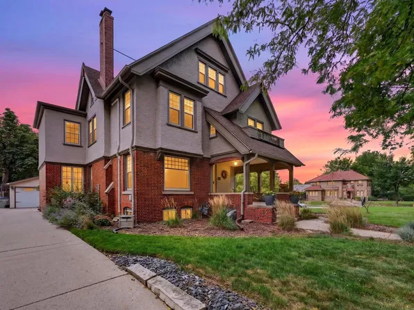3223 W Highland BOULEVARD, Milwaukee, WI 53208