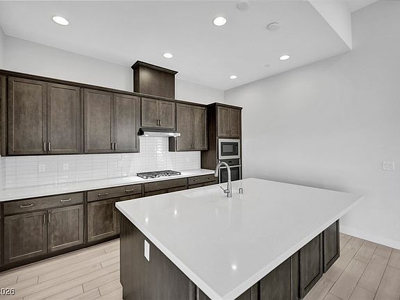 4th image of 369 Old Erie Pl