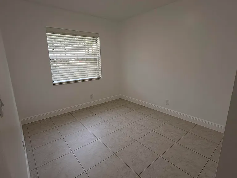 2661 Riverside Dr #2 — Photo 8
