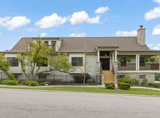 35 S Wilmette Ave, Westmont, IL 60559