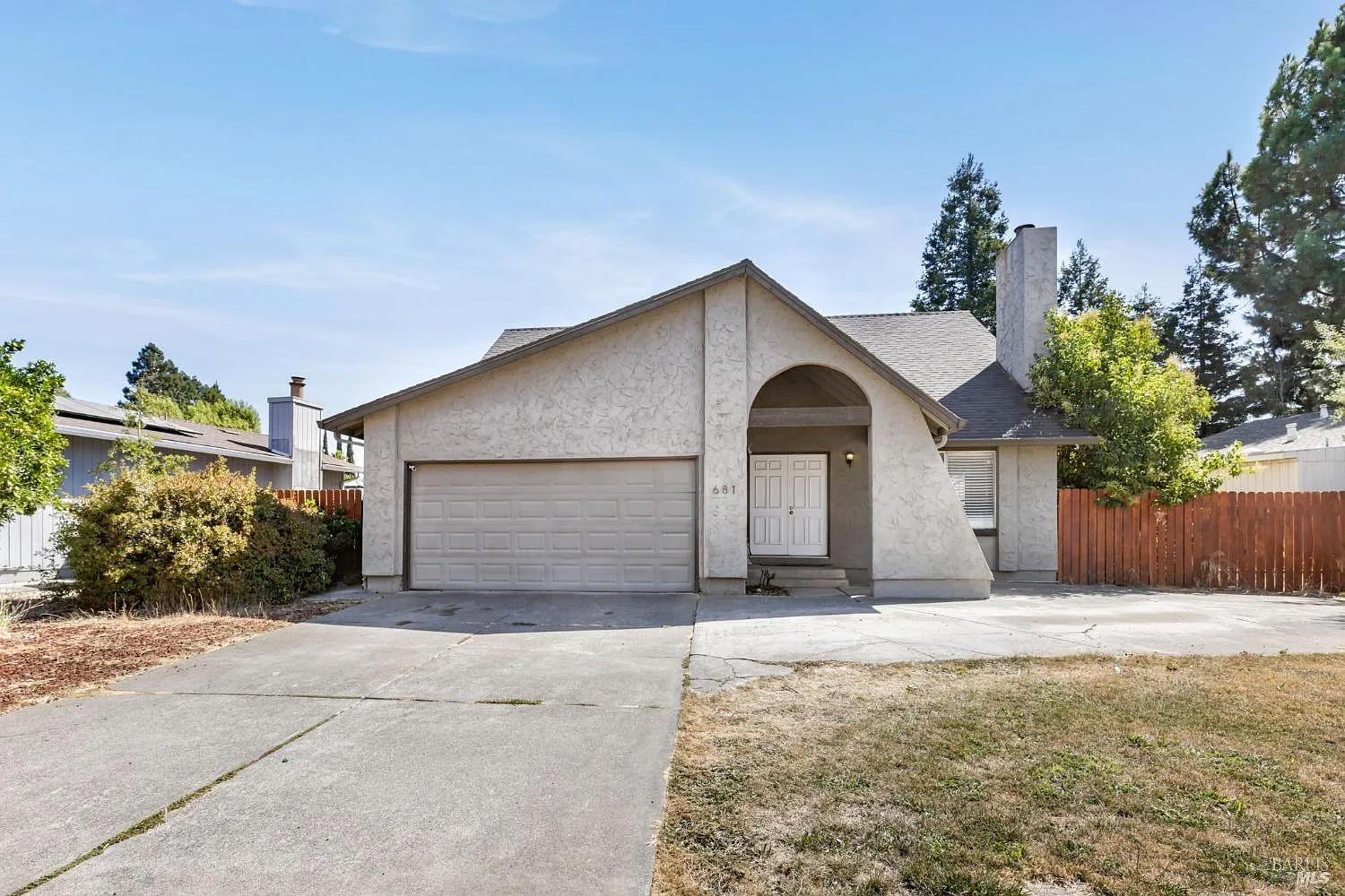 681 Hamilton Dr photo 1