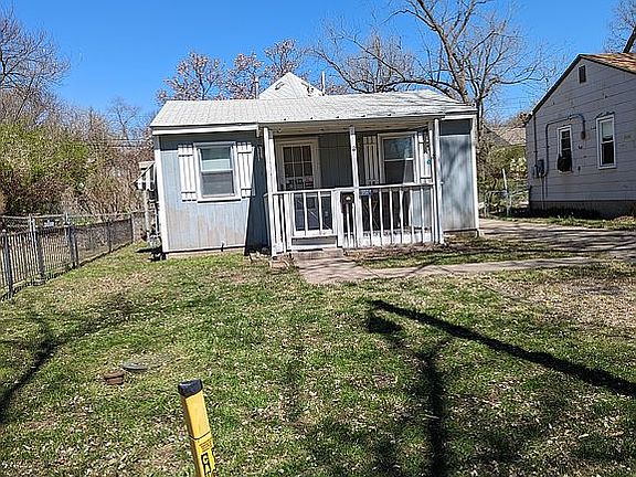 3rd image of 1324 E 84th Ter