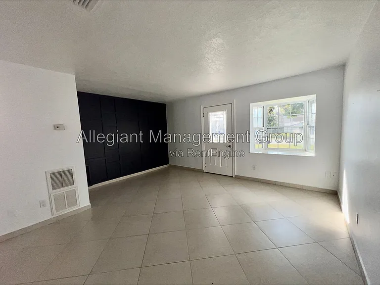 1211 Lehigh St — Photo 6