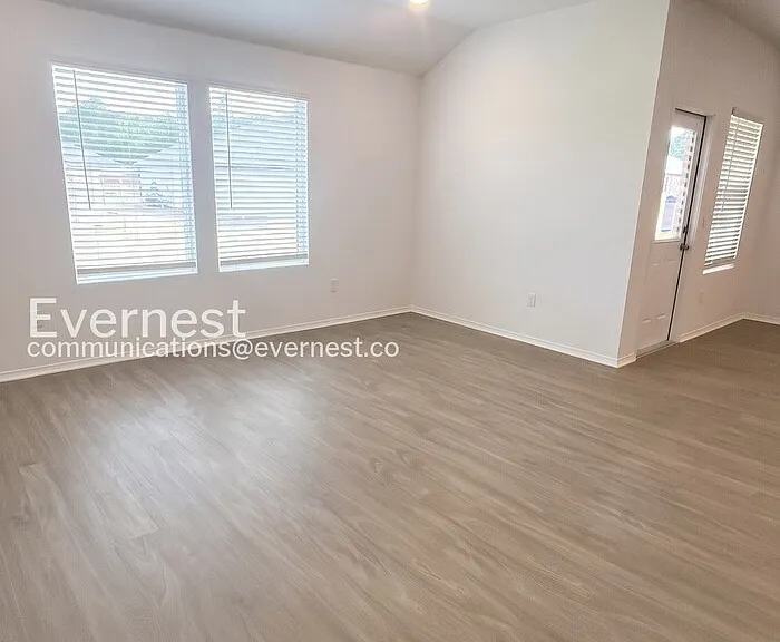 108 E Sunbelt Ct — Photo 5