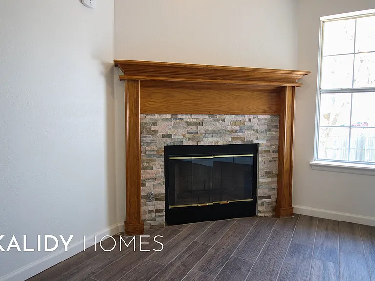 1400 Buena Vista Cir — Photo 28