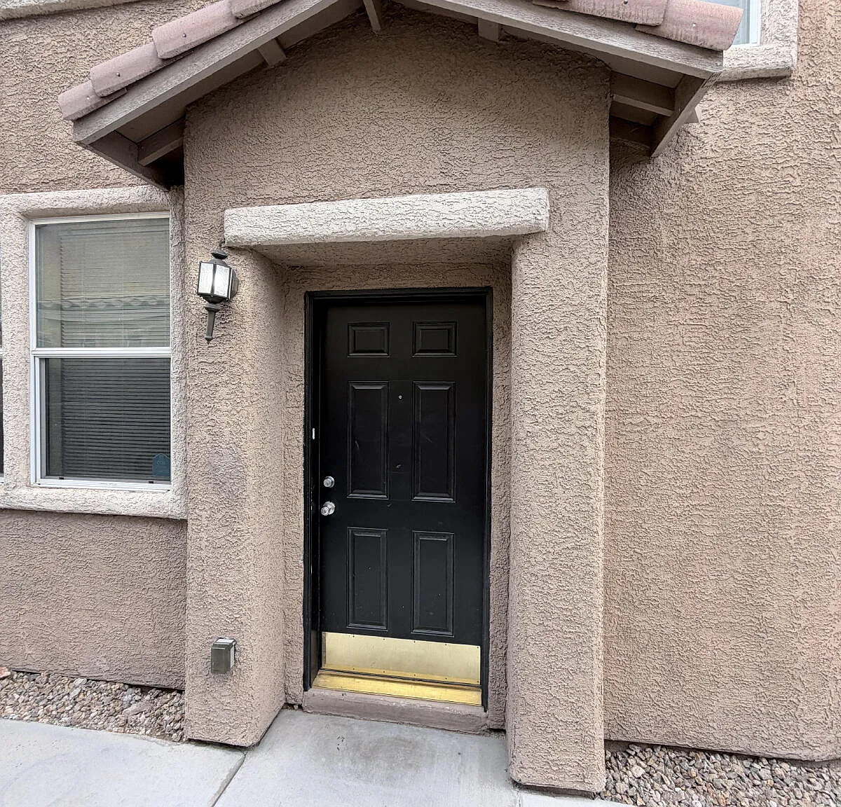 3 bed, 2.5 bath, 1812 sqft, $2,395 — Photo 2