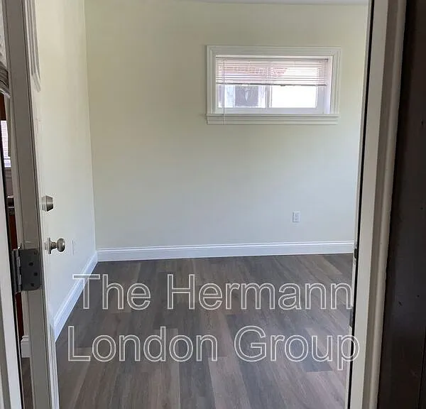 4544 Flad Ave #2W — Photo 16
