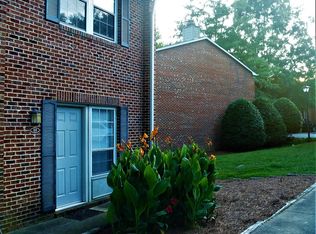100 Chaucer Ct, Carrboro, NC 27510
