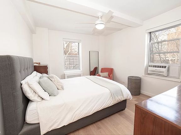 3rd image of 500 Grand St #C2b