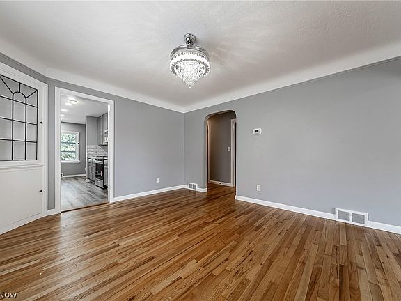 4th image of 1384 Argonne Rd