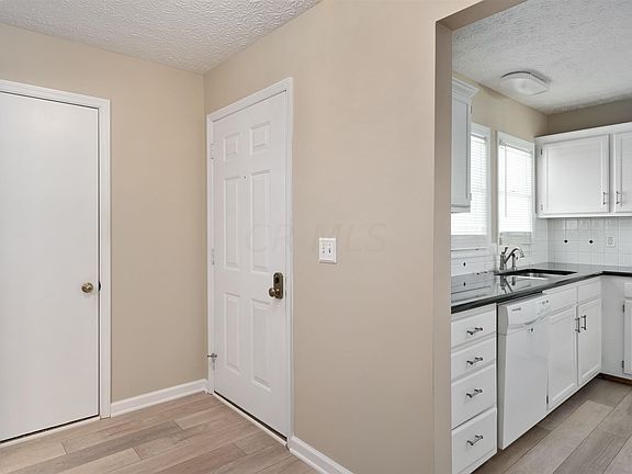 4th image of 5803 Parkbridge Ln #16-2