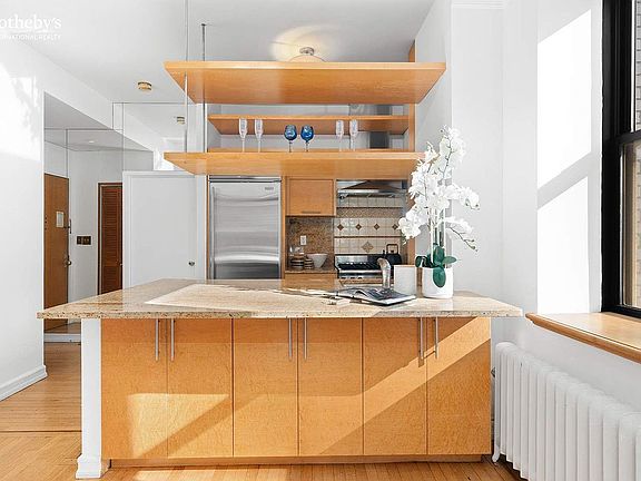 3rd image of 7 Gramercy Park W #5D